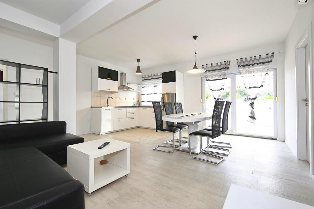 Apartments Matkovic Sveti Filip i Jakov Buitenkant foto