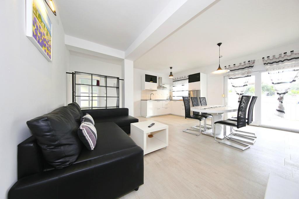 Apartments Matkovic Sveti Filip i Jakov Buitenkant foto