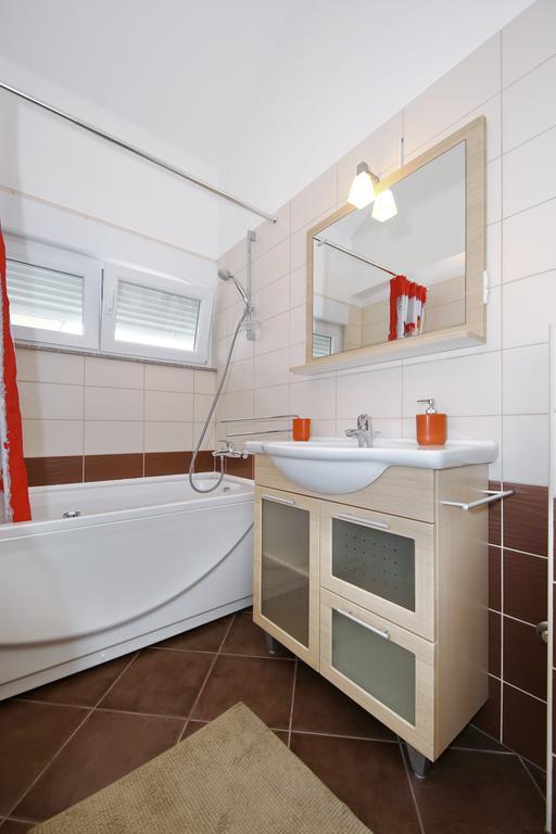 Apartments Matkovic Sveti Filip i Jakov Buitenkant foto