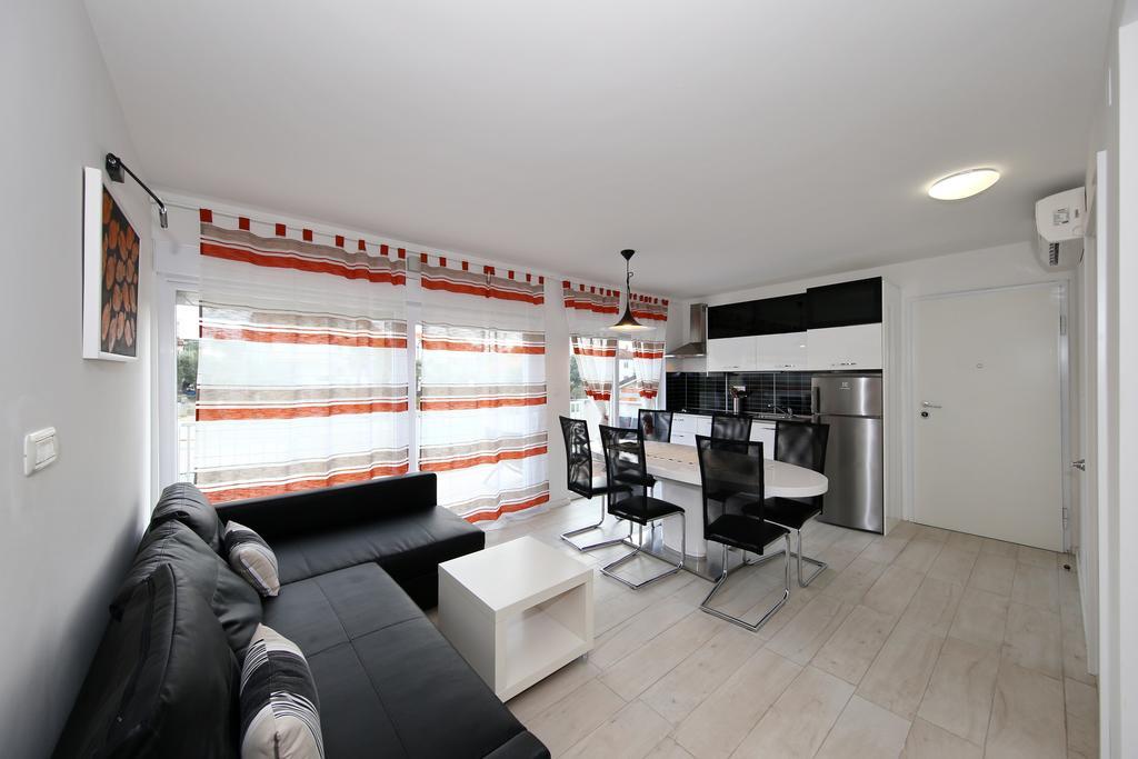Apartments Matkovic Sveti Filip i Jakov Buitenkant foto